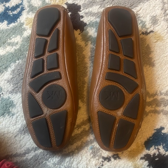 Michael Kors tan leather flats with gold emblem Size 7.5 - Picture 5 of 11